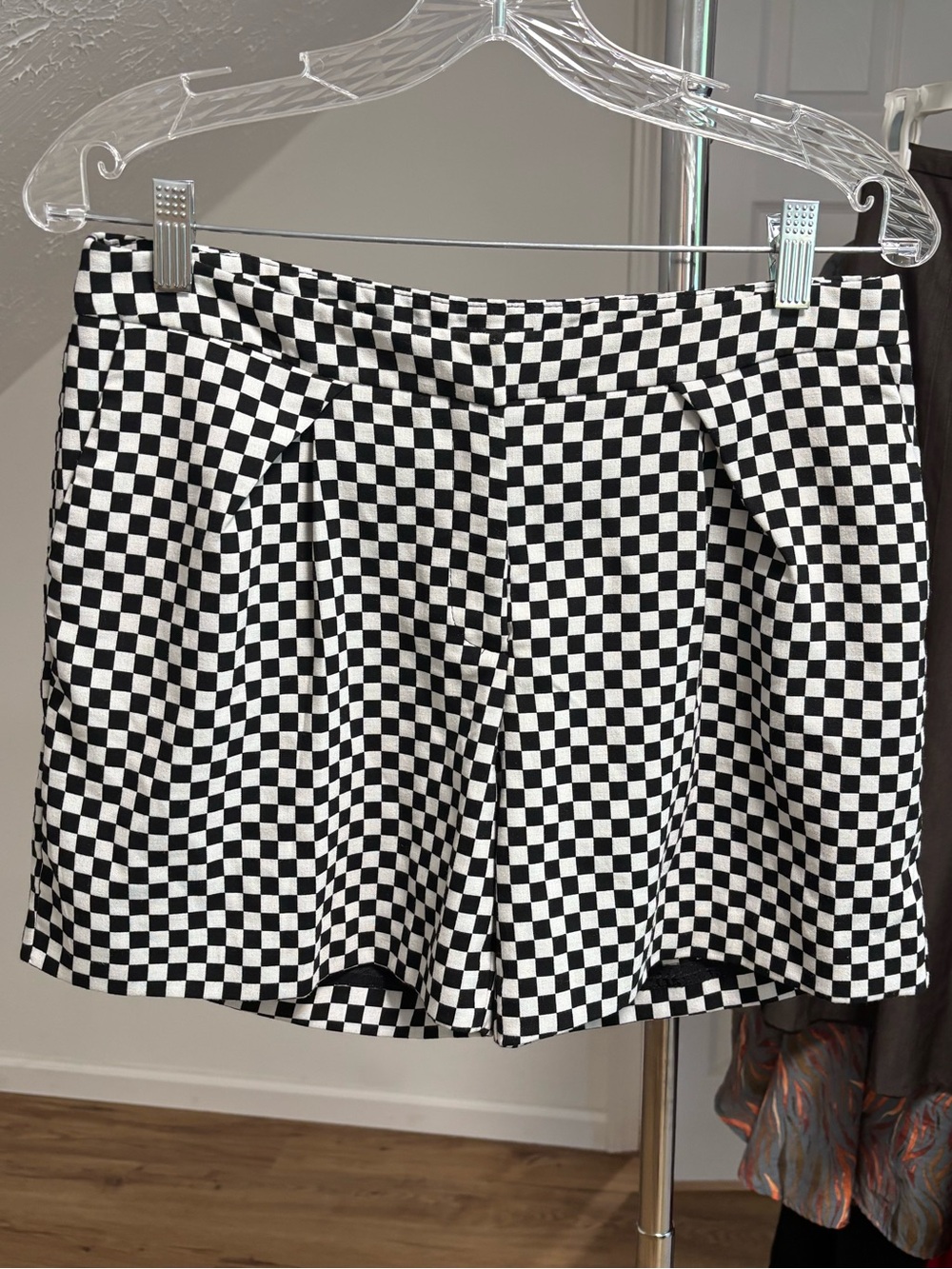 Worthington high rise stretch checkered shorts, size 6-runs slightly large